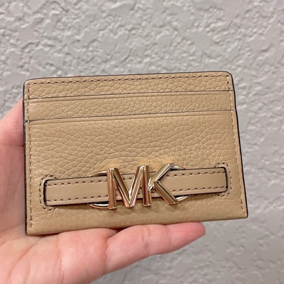 MICHAEL KORS
Reed Large Pebbled Leather Card Case - Picture 4 of 6